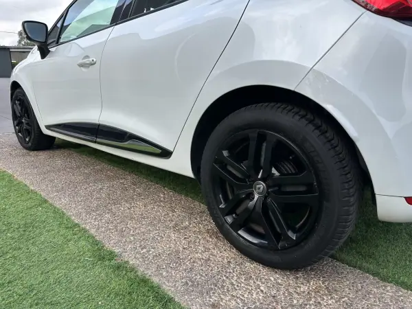 Renault Clio 2018 - 10900 EUR, 138929 km - AUTO.MOTO.pt - 138929km - foto 21 de 46