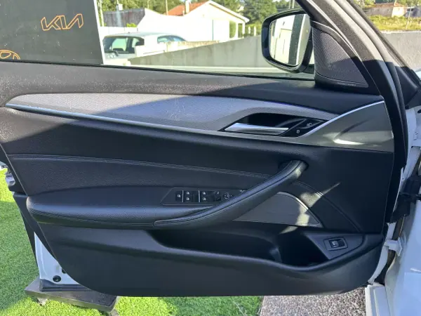BMW 520 2018 - 28000 EUR, 217000 km - AUTO.MOTO.pt - 217000km - foto 26 de 67