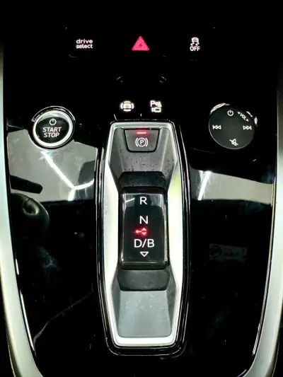 Audi Q4 e-tron 2022 - 35000 EUR, 75554 km - AUTO.MOTO.pt - 75554km - foto 18 de 28