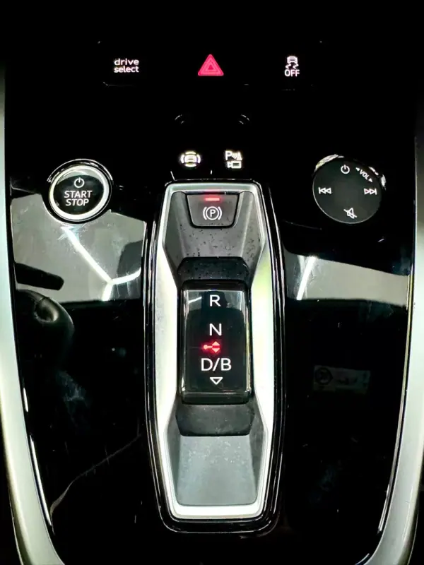 Audi Q4 e-tron 2022 - 35000 EUR, 75554 km - AUTO.MOTO.pt - 75554km - foto 18 de 28