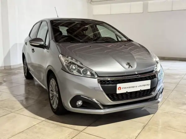 Peugeot 208 2018 - 11750 EUR, 123326 km - AUTO.MOTO.pt - 123326km - foto 3 de 25