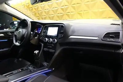 Renault Mégane Sport Tourer 2022 - 15900 EUR, 141000 km - AUTO.MOTO.pt - 141000km - foto 12 de 30