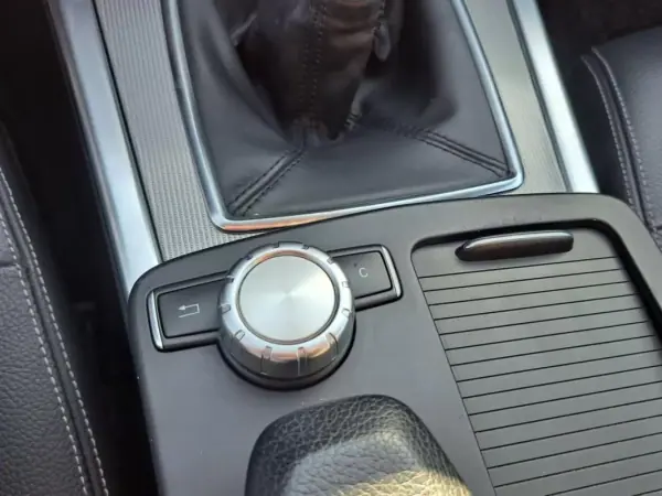 Mercedes-Benz E 220 2014 - 18900 EUR, 213445 km - AUTO.MOTO.pt - 213445km - foto 41 de 46