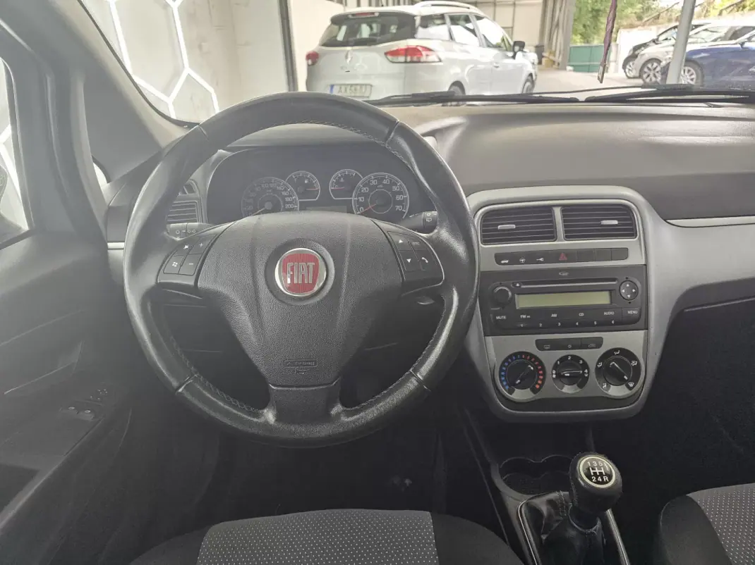 Fiat Grande Punto 2010 - 6000 EUR, 161462 km - AUTO.MOTO.pt - 161462km - foto 30 de 35