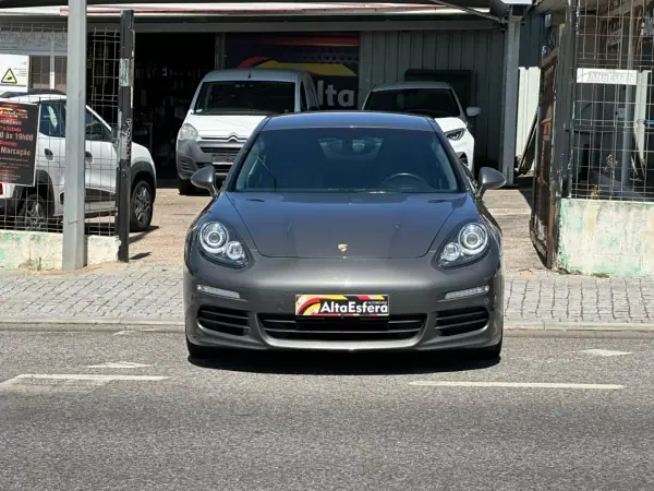 Porsche Panamera 2015 - 39900 EUR, 124815 km - AUTO.MOTO.pt - 124815km - foto 12 de 41