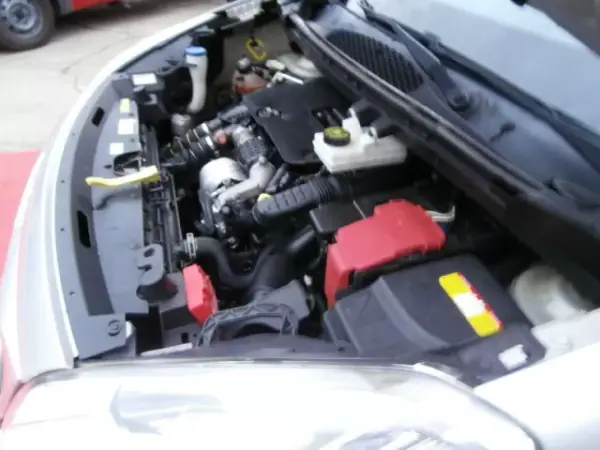 Peugeot Partner 2016 - 12900 EUR, 211456 km - AUTO.MOTO.pt - 211456km - foto 30 de 31