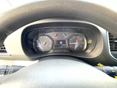 Peugeot Traveller 2018 - 28990 EUR, 151058 km - AUTO.MOTO.pt - 151058km - foto 6 de 16
