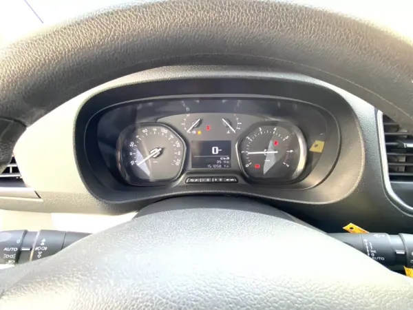 Peugeot Traveller 2018 - 28990 EUR, 151058 km - AUTO.MOTO.pt - 151058km - foto 6 de 16