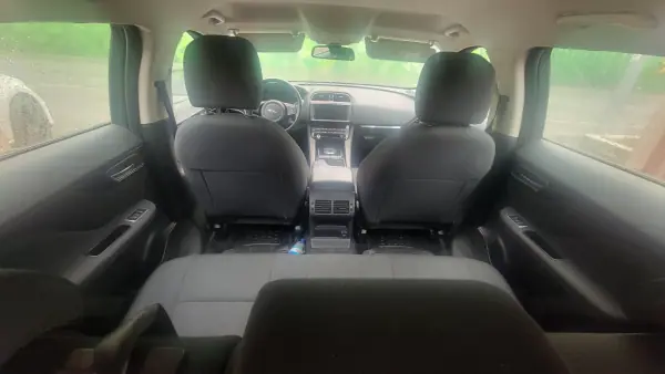 Jaguar F-Pace 2018 - 37990 EUR, 86000 km - AUTO.MOTO.pt - 86000km - foto 28 de 31