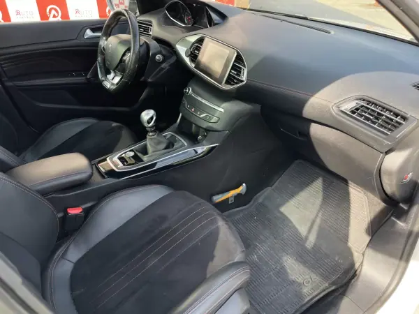 Peugeot 308 SW 2017 - 9990 EUR, 287958 km - AUTO.MOTO.pt - 287958km - foto 13 de 23