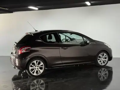 Peugeot 208 2012 - 6500 EUR, 236500 km - AUTO.MOTO.pt - 236500km - foto 5 de 21