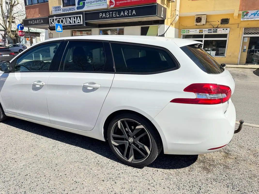 Peugeot 308 SW 2017 - 8100 EUR, 264000 km - AUTO.MOTO.pt - 264000km - foto 5 de 6