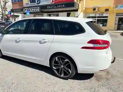 Peugeot 308 SW 2017 - 8100 EUR, 264000 km - AUTO.MOTO.pt - 264000km - foto 5 de 6