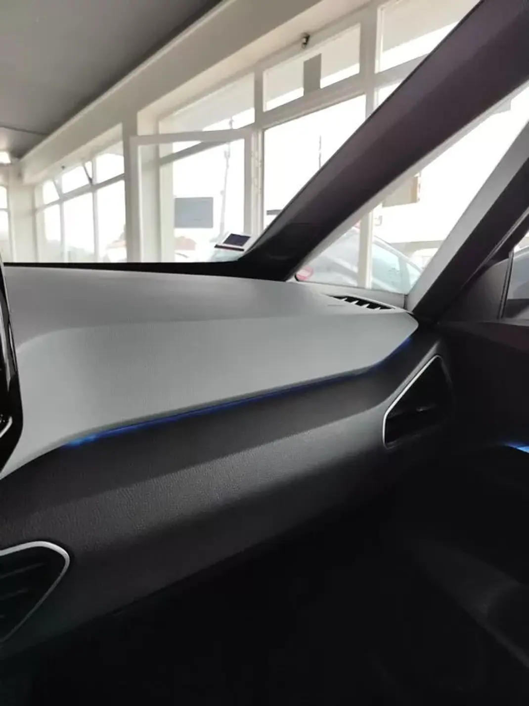 Volkswagen ID.3 2023 - 25950 EUR, 19300 km - AUTO.MOTO.pt - 19300km - foto 32 de 35