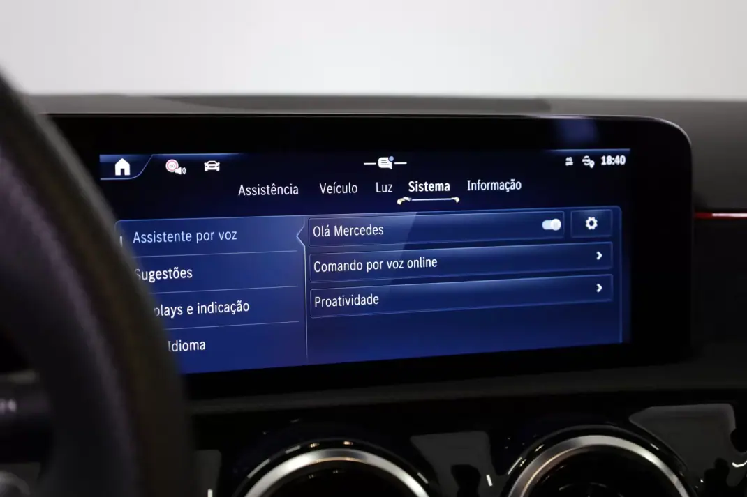 Mercedes-Benz A 180 Limousine 2025 - 39990 EUR, 6272 km - AUTO.MOTO.pt - 6272km - foto 41 de 47