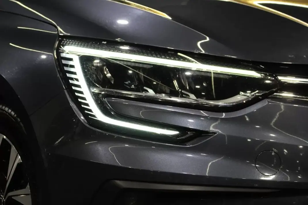 Renault Mégane Sport Tourer 2022 - 16250 EUR, 167000 km - AUTO.MOTO.pt - 167000km - foto 6 de 32