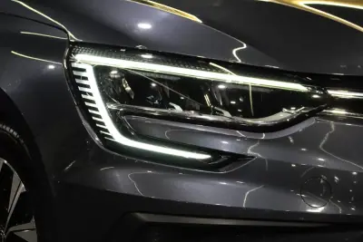 Renault Mégane Sport Tourer 2022 - 16250 EUR, 167000 km - AUTO.MOTO.pt - 167000km - foto 6 de 32