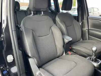 Jeep Renegade 2019 - 15500 EUR, 106977 km - AUTO.MOTO.pt - 106977km - foto 37 de 39