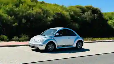 Volkswagen New Beetle 1999 - 5600 EUR, 294500 km - 294500km - foto 1 de 5