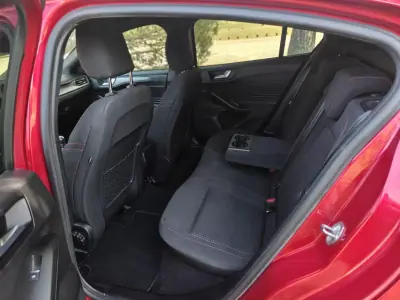 Ford Focus 2023 - 17750 EUR, 76000 km - AUTO.MOTO.pt - 76000km - foto 6 de 39