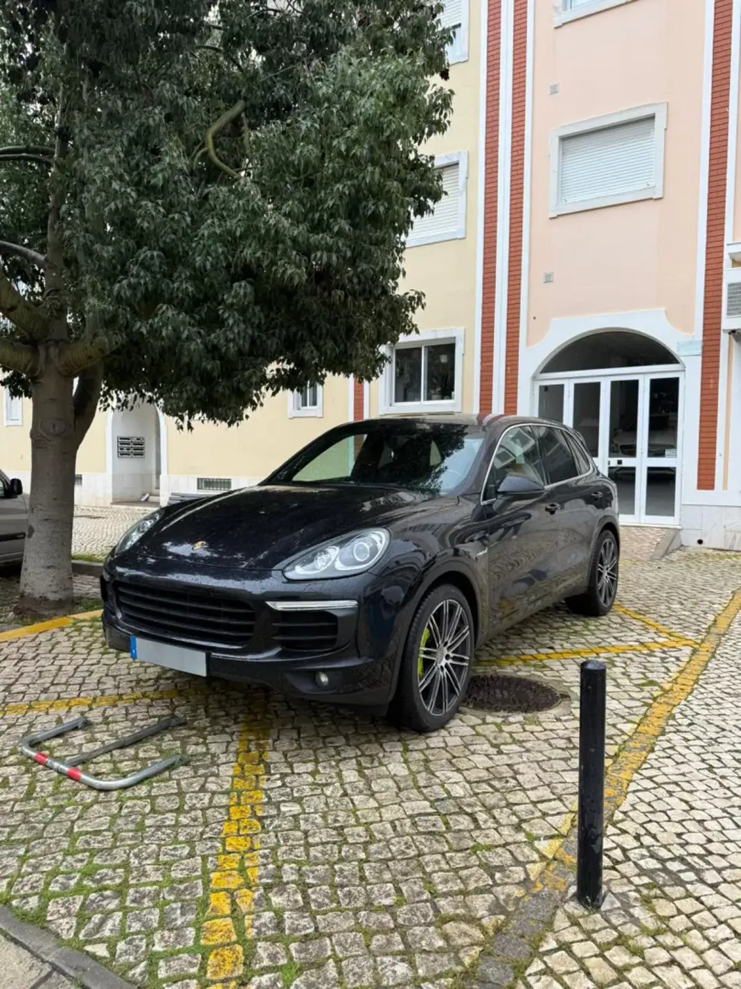Porsche Cayenne 2011 - 42000 EUR, 162000 km - AUTO.MOTO.pt - 162000km - foto 1 de 18