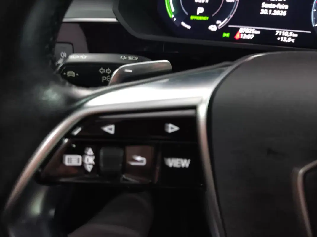 Audi e-tron 2020 - 25900 EUR, 87000 km - AUTO.MOTO.pt - 87000km - foto 10 de 17