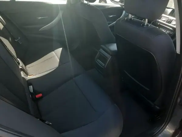 BMW 318 2013 - 14900 EUR, 184100 km - AUTO.MOTO.pt - 184100km - foto 27 de 38