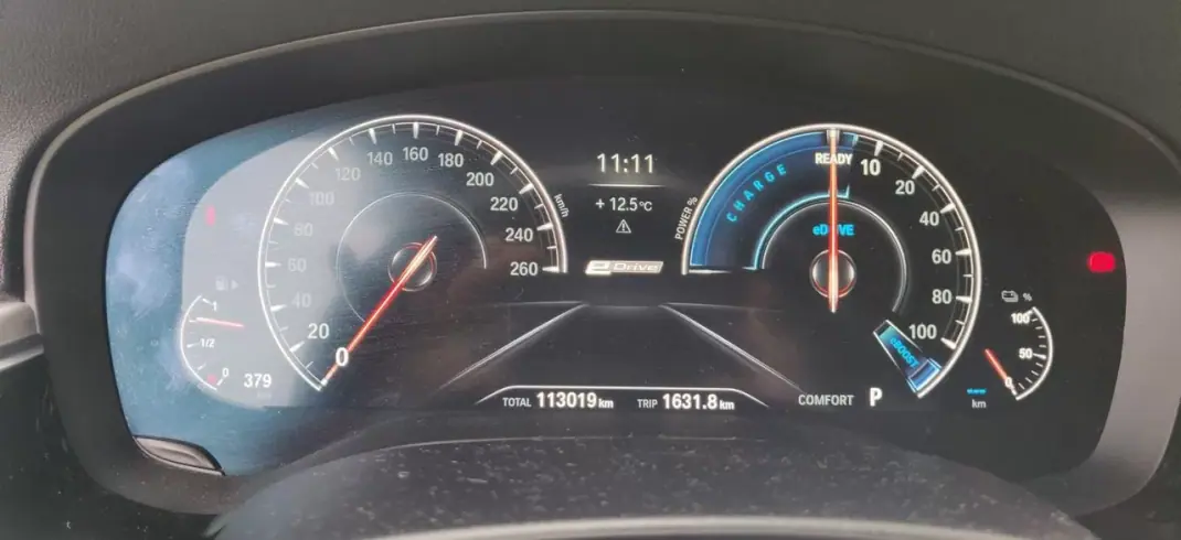 BMW 530e 2019 - 28499 EUR, 113000 km - AUTO.MOTO.pt - 113000km - foto 35 de 51