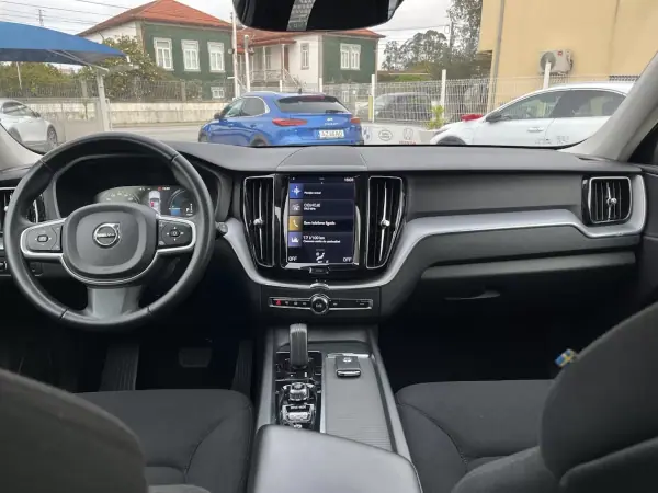 Volvo XC 60 2020 - 32750 EUR, 141000 km - AUTO.MOTO.pt - 141000km - foto 11 de 51