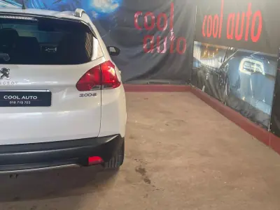 Peugeot 2008 2015 - 8500 EUR, 166000 km - AUTO.MOTO.pt - 166000km - foto 11 de 44