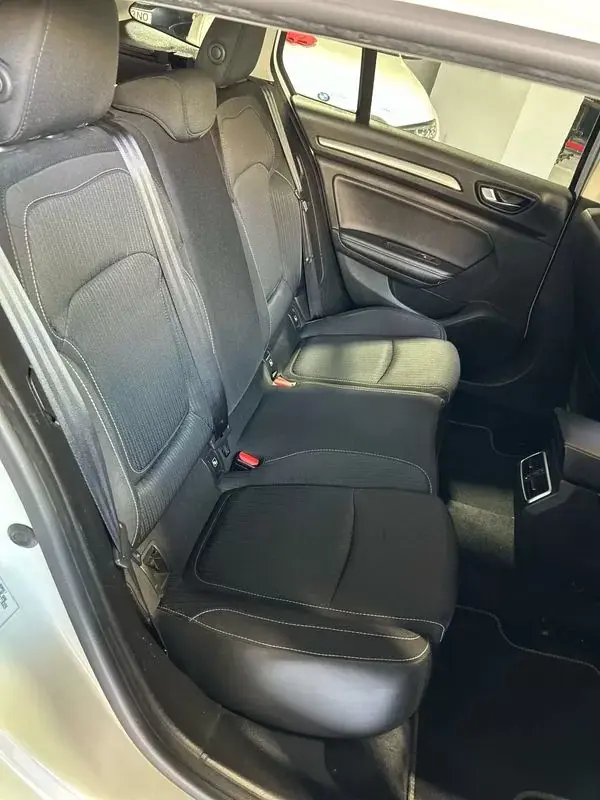 Renault Mégane 2019 - 14250 EUR, 135000 km - AUTO.MOTO.pt - 135000km - foto 35 de 36