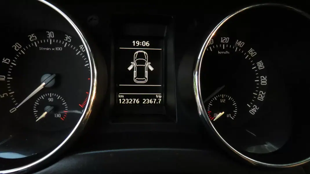 Skoda Yeti 2011 - 11400 EUR, 127000 km - 127000km - foto 8 de 15