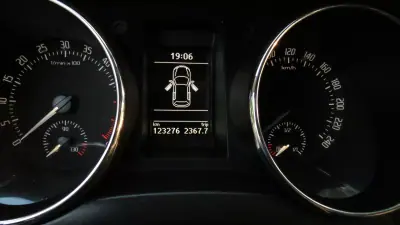 Skoda Yeti 2011 - 11400 EUR, 127000 km - 127000km - foto 8 de 15