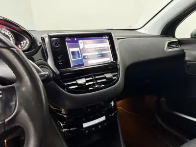 Peugeot 208 2012 - 6500 EUR, 236500 km - AUTO.MOTO.pt - 236500km - foto 19 de 21