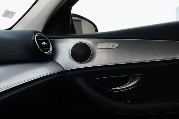 Mercedes-Benz E 220 2017 - 25000 EUR, 168000 km - AUTO.MOTO.pt - 168000km - foto 14 de 30