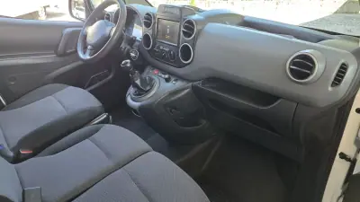 Peugeot Partner 2018 - 11490 EUR, 159000 km - AUTO.MOTO.pt - 159000km - foto 14 de 18