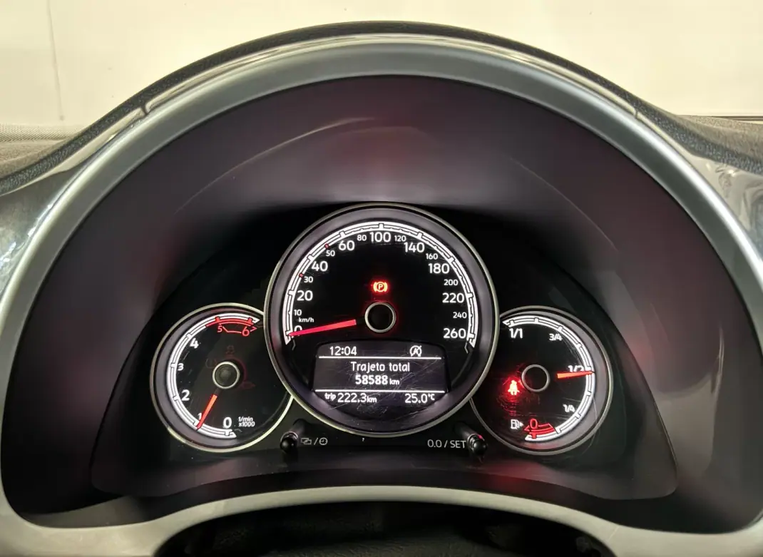 Volkswagen New Beetle 2018 - 19900 EUR, 58588 km - 58588km - foto 11 de 47