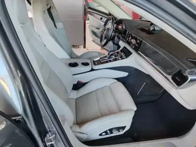 Porsche Panamera 2017 - 67750 EUR, 99900 km - AUTO.MOTO.pt - 99900km - foto 16 de 46