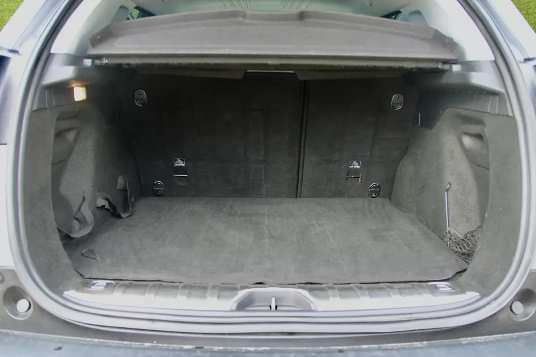 Peugeot 2008 2017 - 12900 EUR, 100000 km - AUTO.MOTO.pt - 100000km - foto 11 de 27