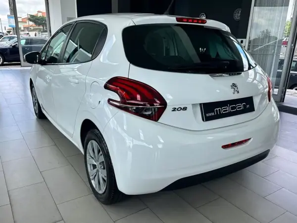 Peugeot 208 2018 - 11990 EUR, 141744 km - AUTO.MOTO.pt - 141744km - foto 16 de 21