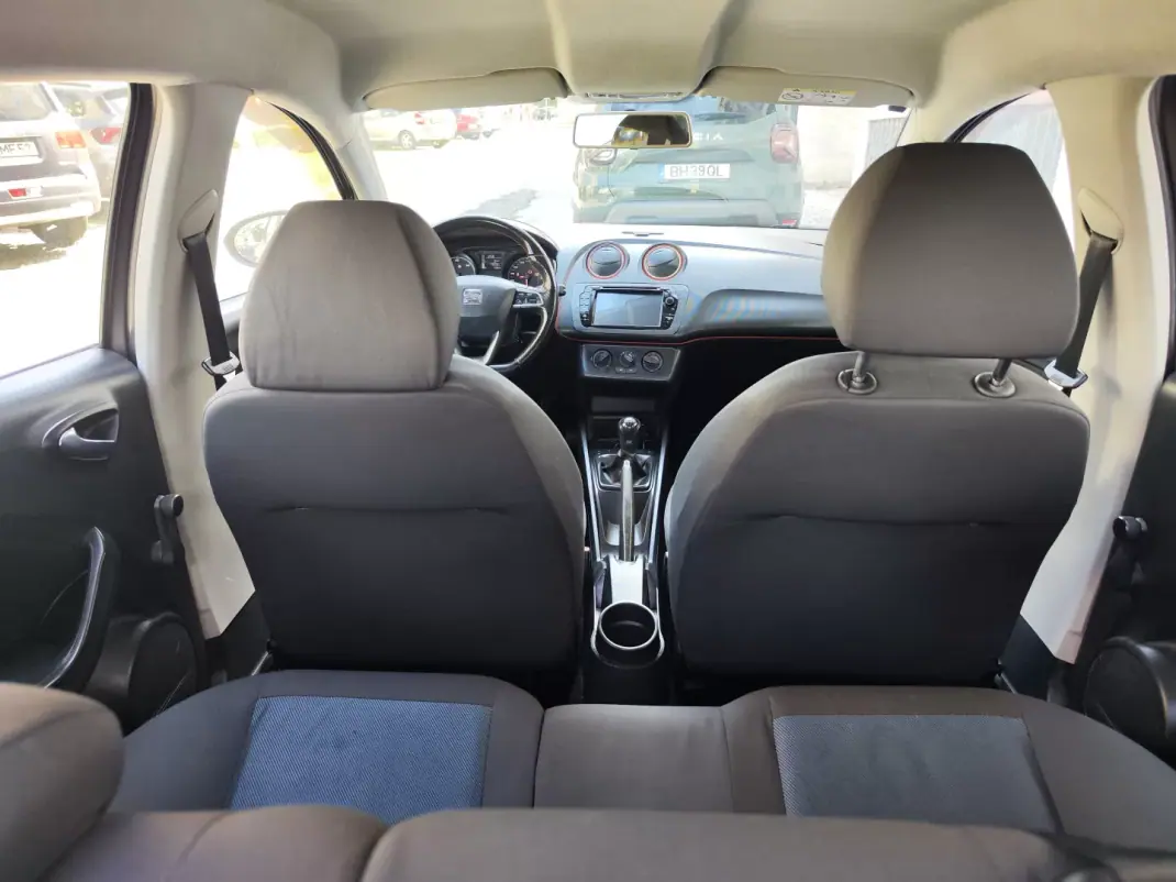 SEAT Ibiza 2015 - 8480 EUR, 179000 km - AUTO.MOTO.pt - 179000km - foto 18 de 36