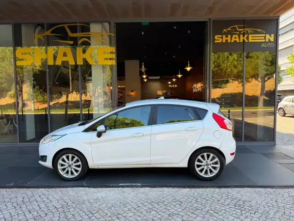 Ford Fiesta 2016 - 7450 EUR, 136079 km - AUTO.MOTO.pt - 136079km - foto 2 de 15