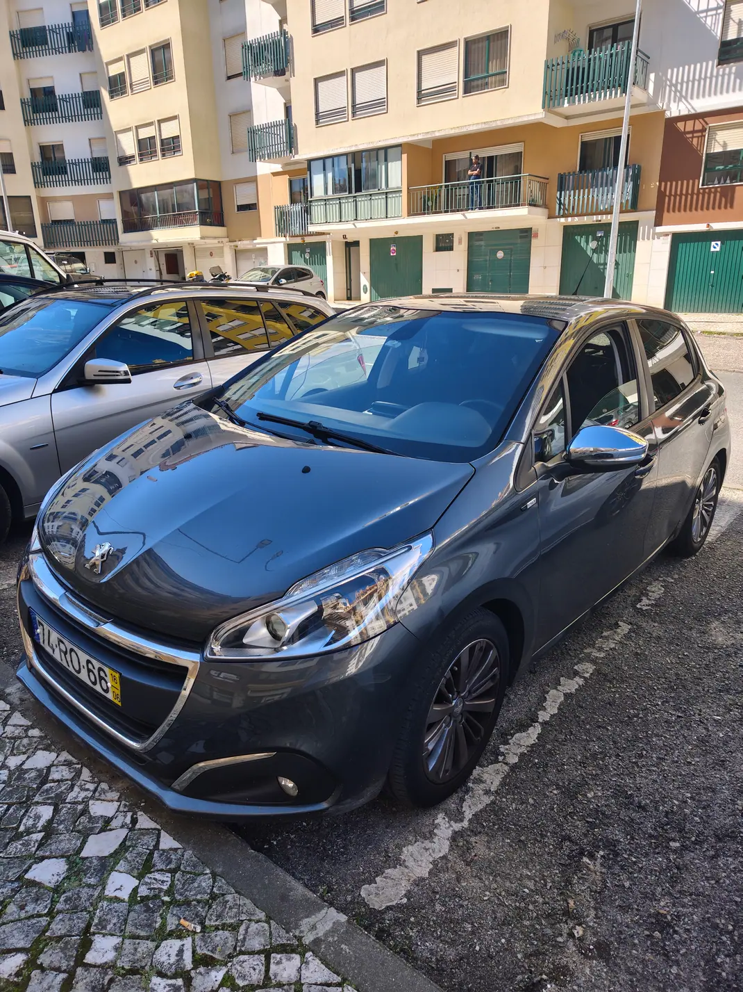 Peugeot 208 2016 - 8000 EUR, 90000 km - AUTO.MOTO.pt - 90000km - foto 2 de 8