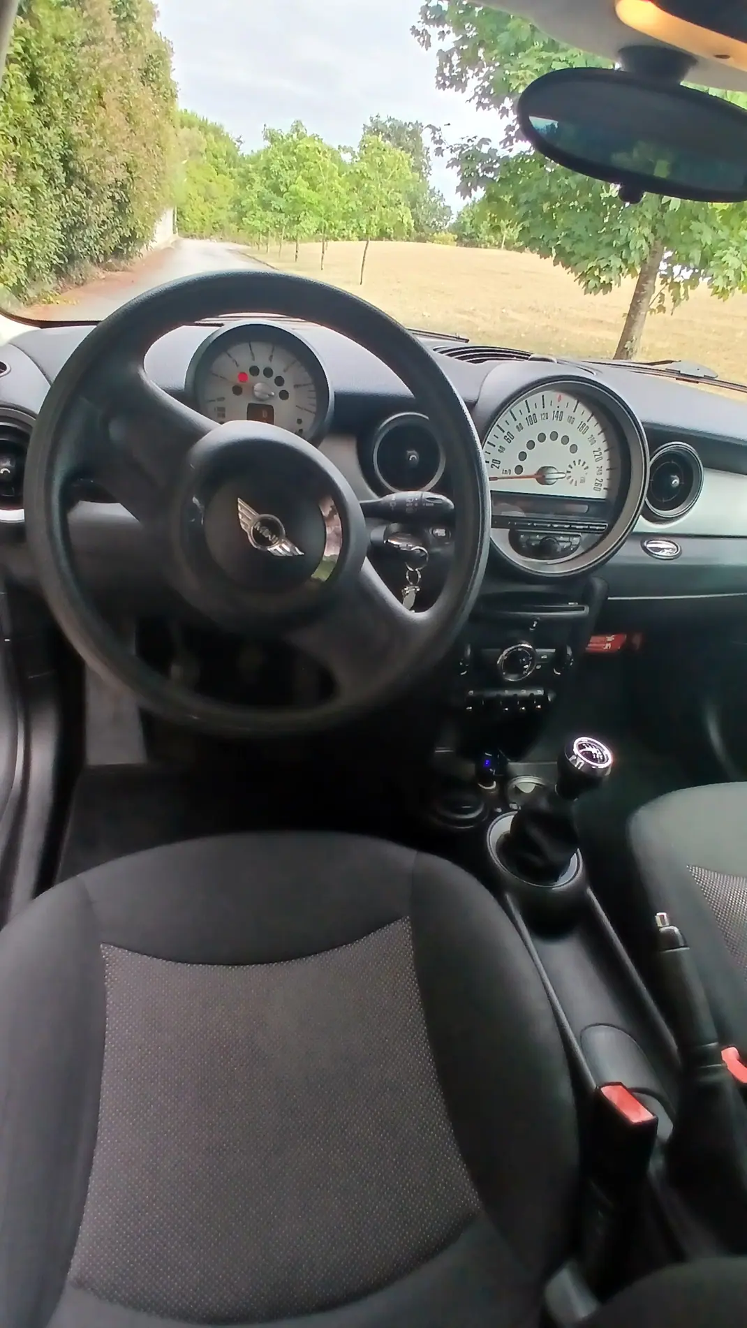 MINI Cooper 2010 - 7650 EUR, 129000 km - AUTO.MOTO.pt - 129000km - foto 4 de 8