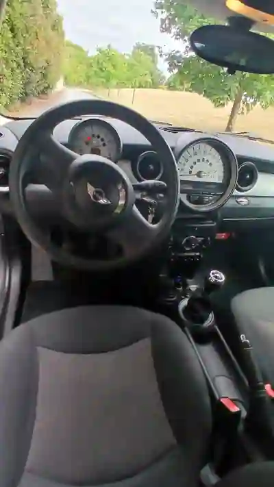 MINI Cooper 2010 - 7650 EUR, 129000 km - AUTO.MOTO.pt - 129000km - foto 4 de 8