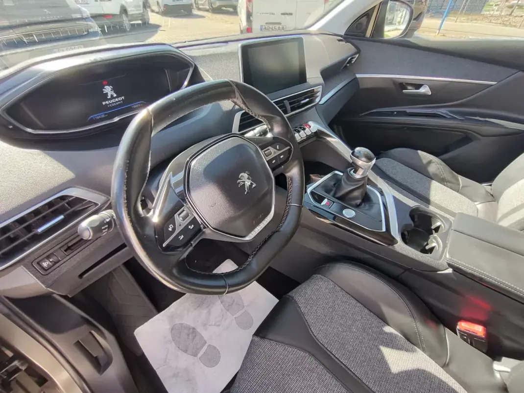 Peugeot 5008 2017 - 15490 EUR, 118000 km - 118000km - foto 10 de 23