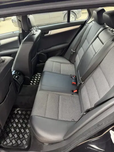 Mercedes-Benz C 250 2011 - 9870 EUR, 355230 km - AUTO.MOTO.pt - 355230km - foto 14 de 19