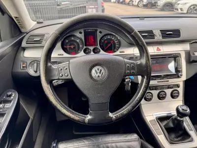 Volkswagen Passat 2005 - 6500 EUR, 234000 km - AUTO.MOTO.pt - 234000km - foto 13 de 19