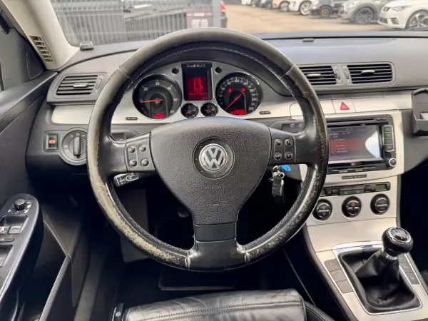 Volkswagen Passat 2005 - 6500 EUR, 234000 km - AUTO.MOTO.pt - 234000km - foto 13 de 19