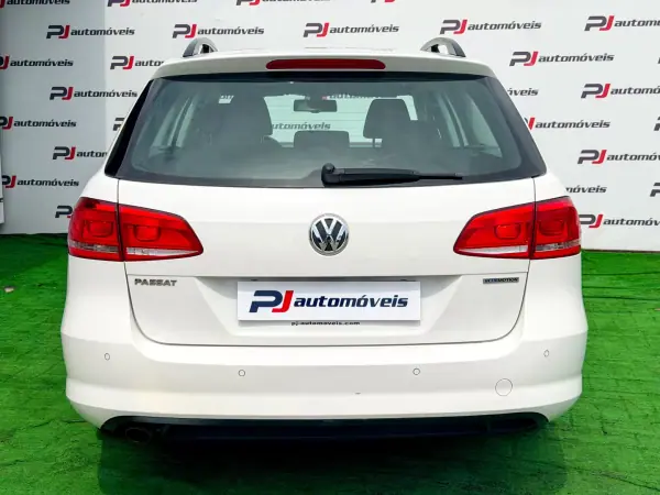 Volkswagen Passat Variant 2013 - 8500 EUR, 239977 km - AUTO.MOTO.pt - 239977km - foto 9 de 25